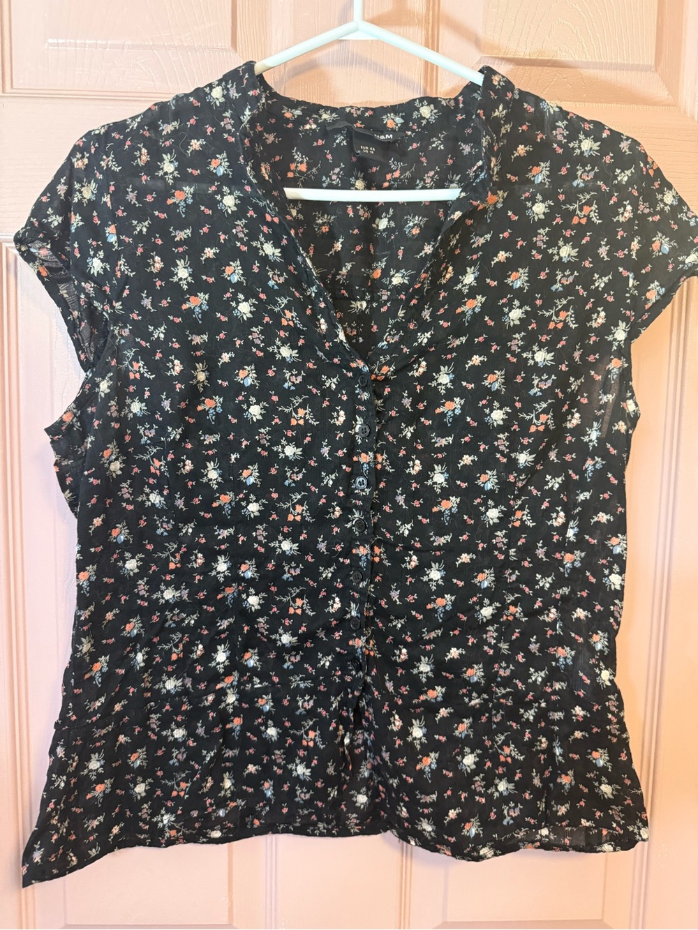 Women’s Black Floral Button-Front Blouse